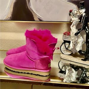 ***SOLD***UGG Short Pink Boots